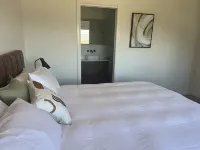 Ambleside - Mt Panorama Racing Circuit. Stay trackside on Conrod Straight!