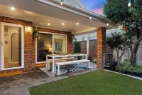 Town Central, walk to the beach Hotel dekat Busselton Community Garden