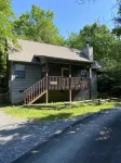 Cozy Pet Friendly Cabin in Townsend w/ TONS of privacy.  Sleeps 8. - Alppimaja