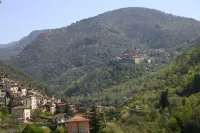 Historic House With Stunning Mountain Views in the heart of the village Hotels in Pigna