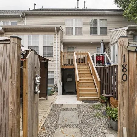 Charming 1 Bedroom Apt- Best Location Near Downtown Frederick & DC