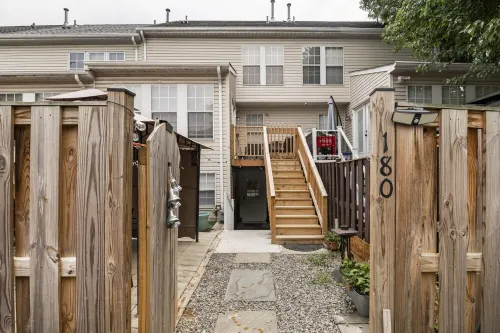 Charming 1 Bedroom Apt- Best Location Near Downtown Frederick & DC