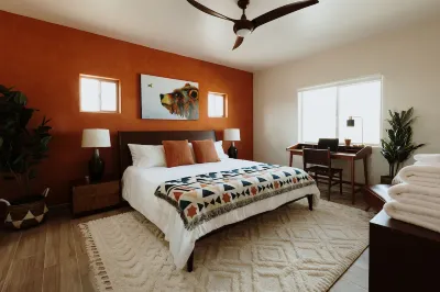 Mountain Views, Rave Reviews, Hot Tub, Kiva Fireplace, Outdoor Cone Firepit