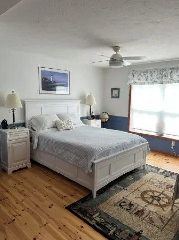 See the best of Michigan's Upper Peninsula in this Family Ready Lake-side Cabin