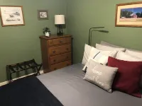 Cozy and completely updated The Farmhouse at Lanterman's Village Hotel di Youngstown