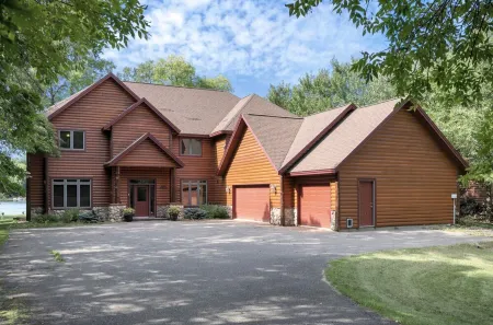 Wonderful Retreat - Enjoy holiday gatherings in this large, cozy cabin