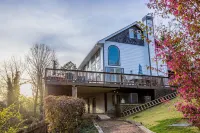 Lake Lanier Holiday Hotels near Phantom Fireworks of Buford