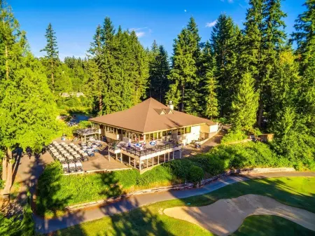 Beautiful Lake Whatcom/Sudden Valley House Rental steps from the water
