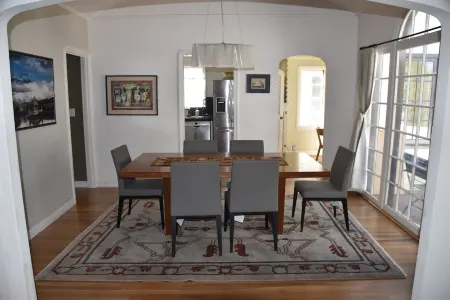 4 bed 3 bath house in wine area near SF. Walk to town. Dog friendly PLV120240032