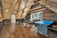 "LAKEVIEW": No Steps, Hot Tub, Boat/Swim Dock, Elevator