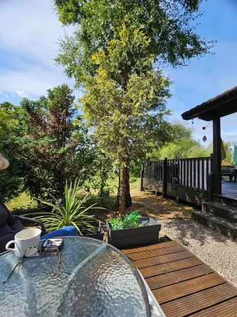 A Festive Escape Awaits: Your Christmas Getaway, Starts Here Отели рядом с достопримечательностью «Парк Таттершолл Лейкс Кантри»