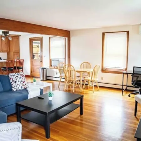 Entire House, Sleep 12, Garage, Fully Fenced Backyard