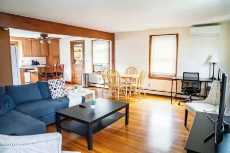 Garage, Fully Fenced Yard, Sleep 7, Walk to Downtown