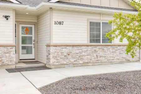 The Jolly Rancher/Luxury accommodations/King bed/Oculus