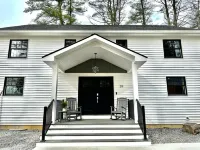 New Renovated Farmhouse , On the Hudson River. Close to Lake George & Saratoga