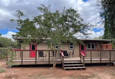 Coffee Pot Rock Views! Equipped with an Electric Vehicle charger.