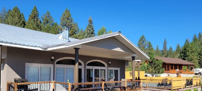 Snow Springs Pool House w/ PRIVATE heated, hotsprings pool! 5 bedrooms,Sleeps 15 Hotels in Boise County