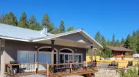 Snow Springs Pool House w/ PRIVATE heated, hotsprings pool! 5 bedrooms,Sleeps 15 - Feriehus