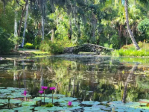 Spacious 4-bedroom house in tranquil Vero Beach with AC, WiFi