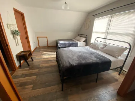 Beautiful and Spacious Pocono Chalet near all 4 season activities!