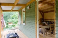 Daisy-a romantic logcabin hiding amongst the trees