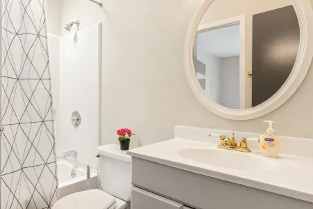 Ground Level UNC 2BR 2BA w/ Pool - Pet Friendly