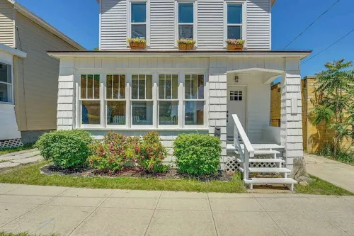 Family-Friendly Retreat Near Manistee Riverwalk - Dogs Allowed
