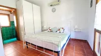 Ferienhaus in Ruhiger Lage mit Riesiger Terrasse mit 2 Schlaf- und 2 Badezimmern