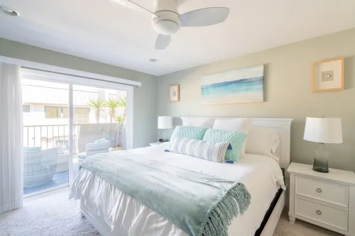 Steps to Sand, Luxury Family Townhome with Central A/C BBQ Crib Resort Amenities