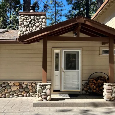 Spacious, Family Friendly, Hot Tub, Game Room, Forest View, Fireplace, 2 decks