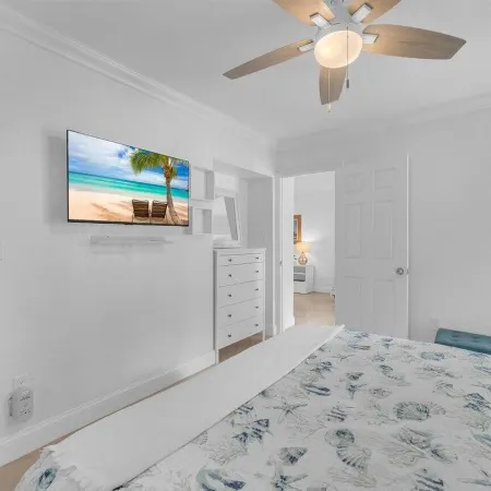 Beachside Bliss: One-Bedroom perfect vacation parking included