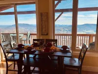 The Treetop Terrace, VIEWS, DECKS, SLEEPS 13