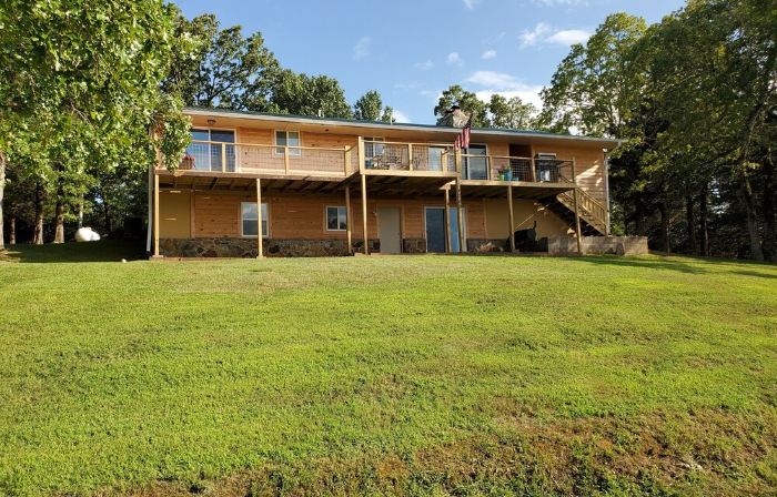 Relaxing Family-Friendly Cabin with Sprawling Deck & Fun-filled Game Room