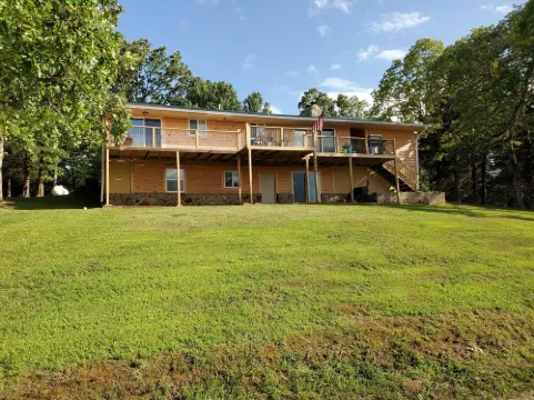 Relaxing Family-Friendly Cabin with Sprawling Deck & Fun-filled Game Room