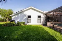 NEW - Close to MERCATO & BEACH Designer Pool Home on Estate Lot! 3+bedrooms! Hotels near Sun-N-Fun Lagoon