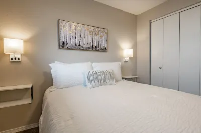 Restful Haven w King bed & Hot Tub - 208