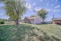 Vineyard Ridge Farmhouse • 3Br • 2BA • Vineyard View • Fire Pit •