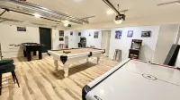 Mountain View, 5-BR Estate-Jacuzzi-Game Room, <8 Min DT-Private Forested