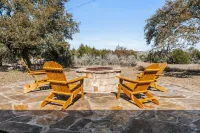 NEW Pool, Hot Tub, Ping Pong, Fire Pit, Views on Stunning 5-acre Retreat!