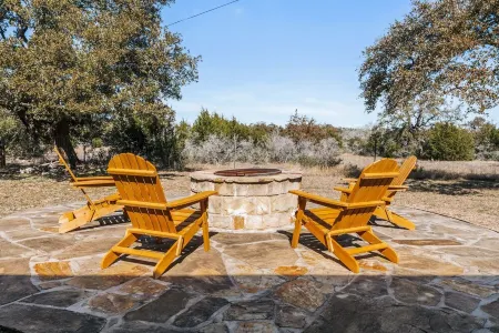 NEW Pool, Hot Tub, Ping Pong, Fire Pit, Views on Stunning 5-acre Retreat!