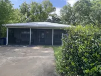 Seashells House- Close by Downtown/ attractions, large yard and a fireplace Hotels near Publix Super Market at Cobblestone Village at St. Augustine