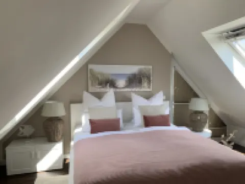 Apartment with sea view, 30 meters to the beach