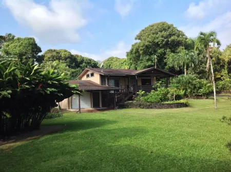 Beautiful Hana, Near Waianapanapa State Park. STR 216/0003 TA186-656-9728-01