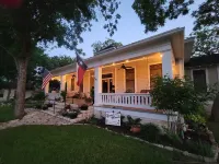 Carriage House - Historical District One Block off High Street