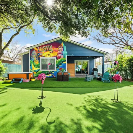 Chic 4Br Austin Retreat w/ Cowboy Pool, Hot Tub & Sauna — Near Downtown