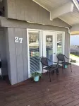 Lakeview Escape-2 BR Lakefront cabin w/ 2 pools, playground, boat ramp & dock