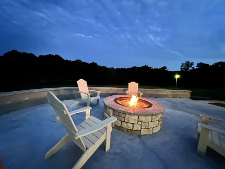 Crawford's Lookout a.k.a-CLO ~ Private RiverFront ~ Outdoor Entertainment Patio