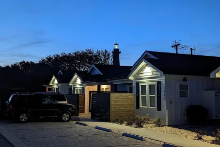 Lighthouse Views, Beach Parking Pass, & Furry Family Members Welcomed