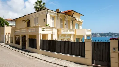 Magic! Luxury proprety, sea view, pool and fitness. Air Condit Hotel in zona La Darse Beach