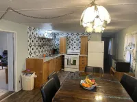 Red rock adventures await from this comfortable four corners home. Hoteles en Bluff